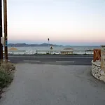 House With Sea Breeze-anemelia Appartement