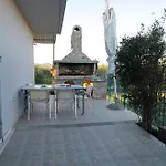 House With Sea Breeze-anemelia *