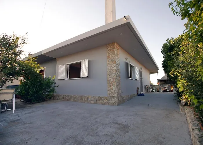 House With Sea Breeze-anemelia