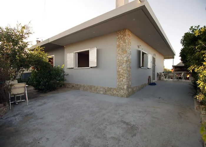 House With Sea Breeze-anemelia