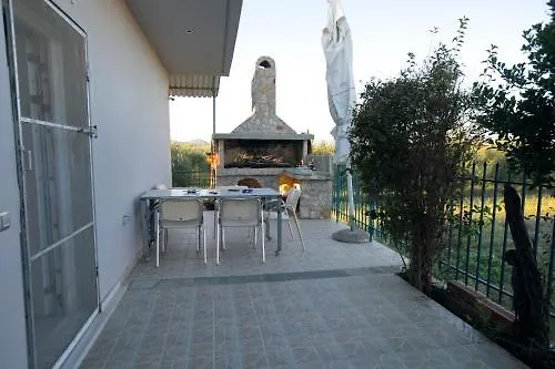 House With Sea Breeze-anemelia *