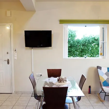 Apartment House With Sea Breeze-anemelia *