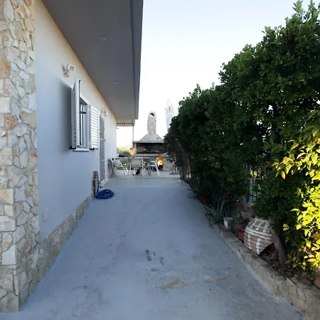 House With Sea Breeze-anemelia Apartmán *