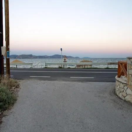 House With Sea Breeze-anemelia Apartmán