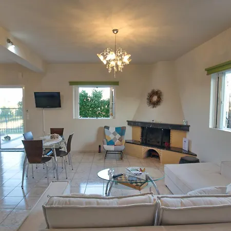 Apartment House With Sea Breeze-anemelia *