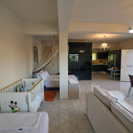 House With Sea Breeze-anemelia Apartment