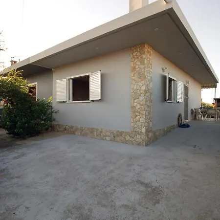 House With Sea Breeze-anemelia