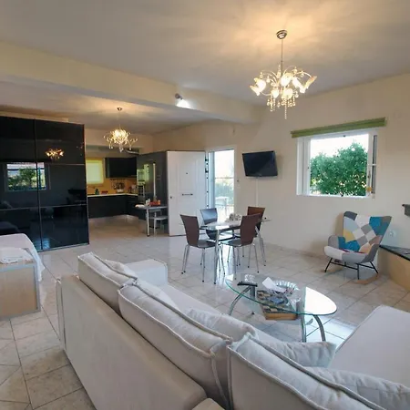 Apartment House With Sea Breeze-anemelia *