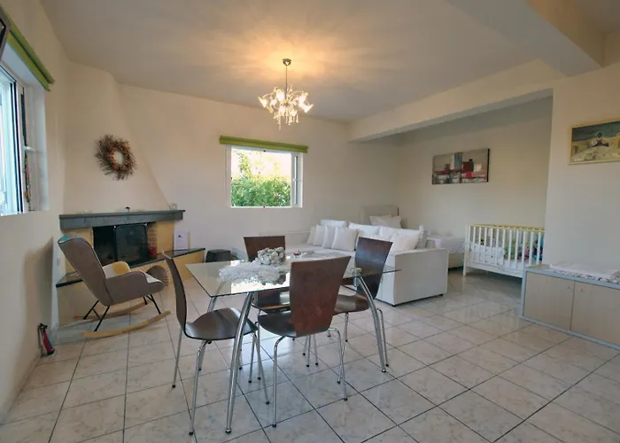 House With Sea Breeze-anemelia *